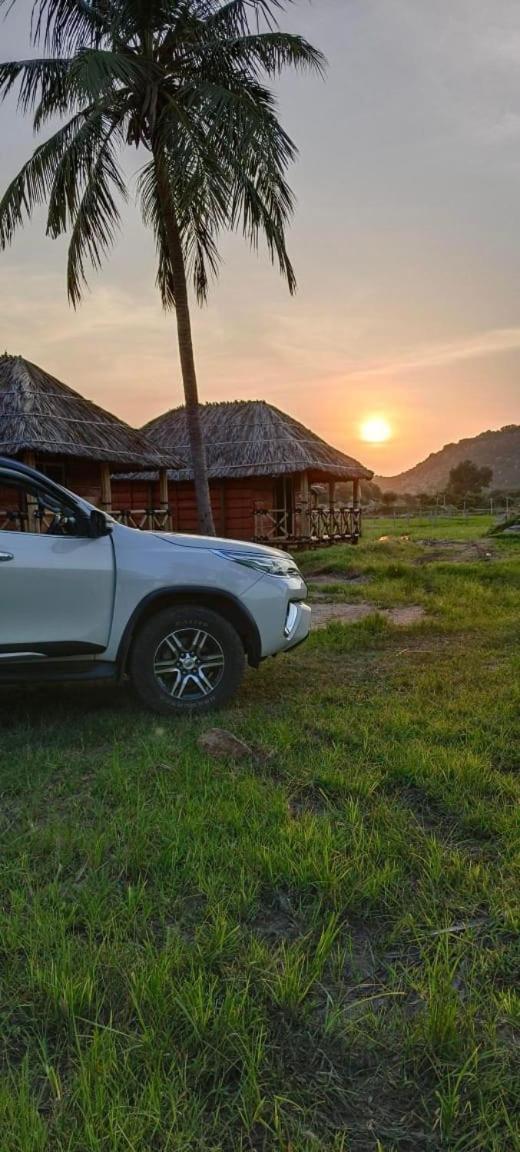 Golden Chariot Resort Hampi Zewnętrze zdjęcie